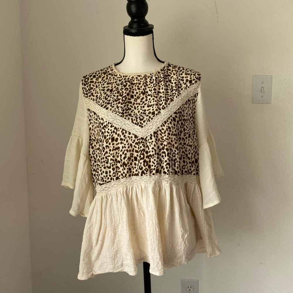 Umgee Leopard Print & Cream Top / Size Large - image 1